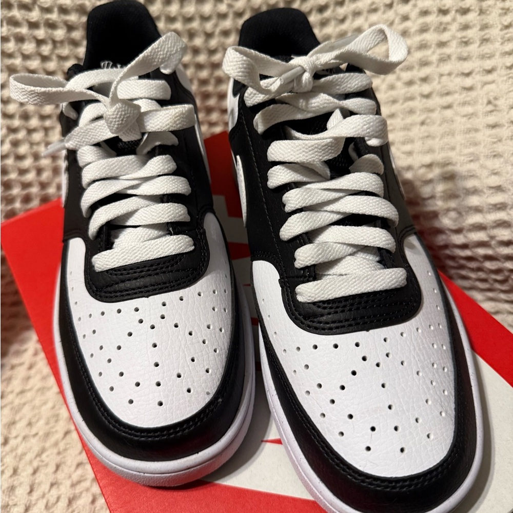 Nike Black and White Women's Sneakers